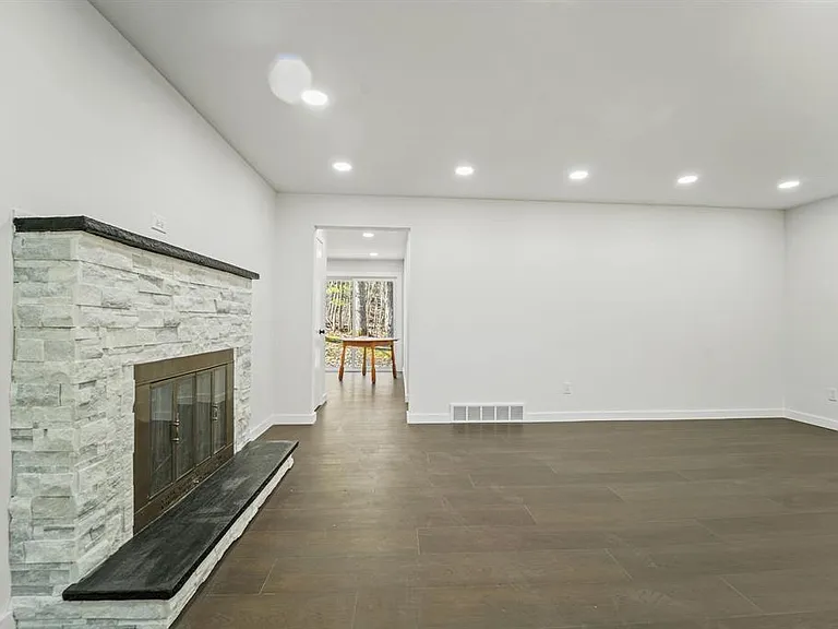 110 Mill St — Photo 2