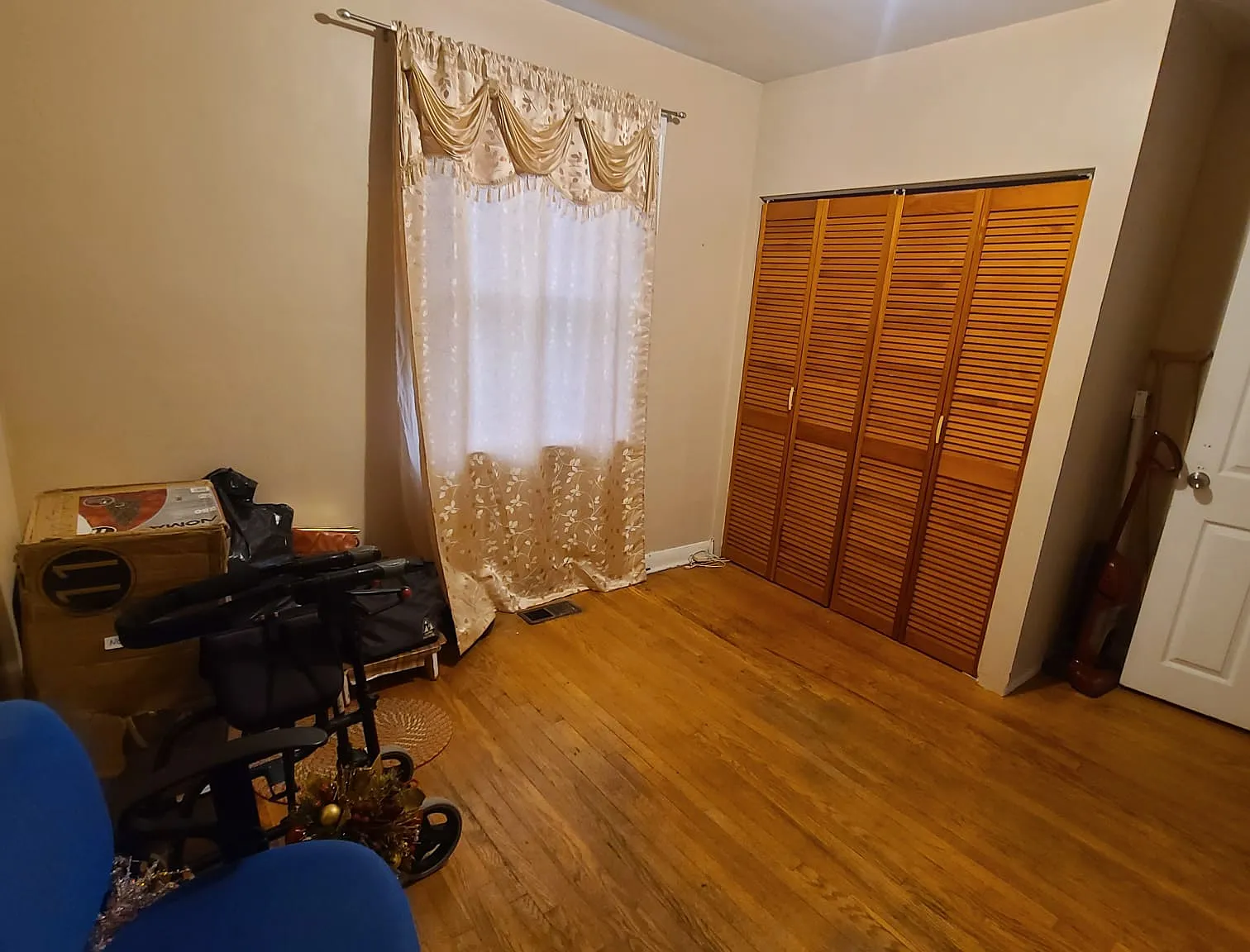 4 bed, 2200 sqft, $3,800 — Photo 4