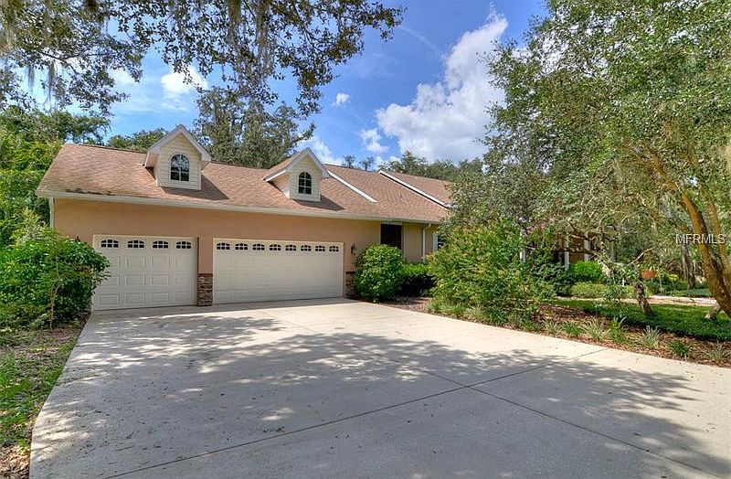 2nd image of 7419 Valrie Ln
