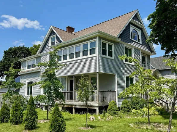 210 N Center St, Howell, MI 48843