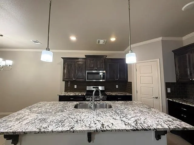 5303 Logan Ct — Photo 7