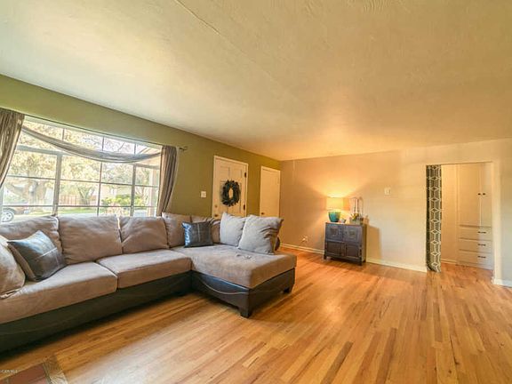 3rd image of 315 N Gladeview Dr