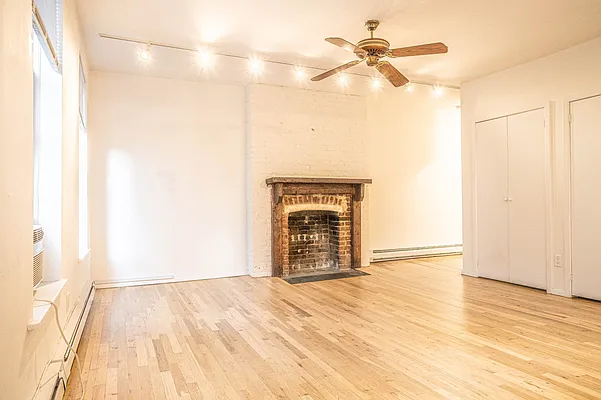 Rented by R New York | media 8