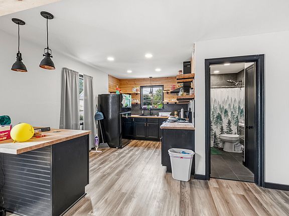 5th image of 502 W Lexington Ave