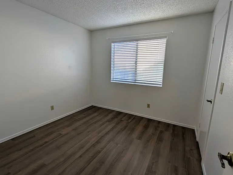 3644 W Elgin St — Photo 20