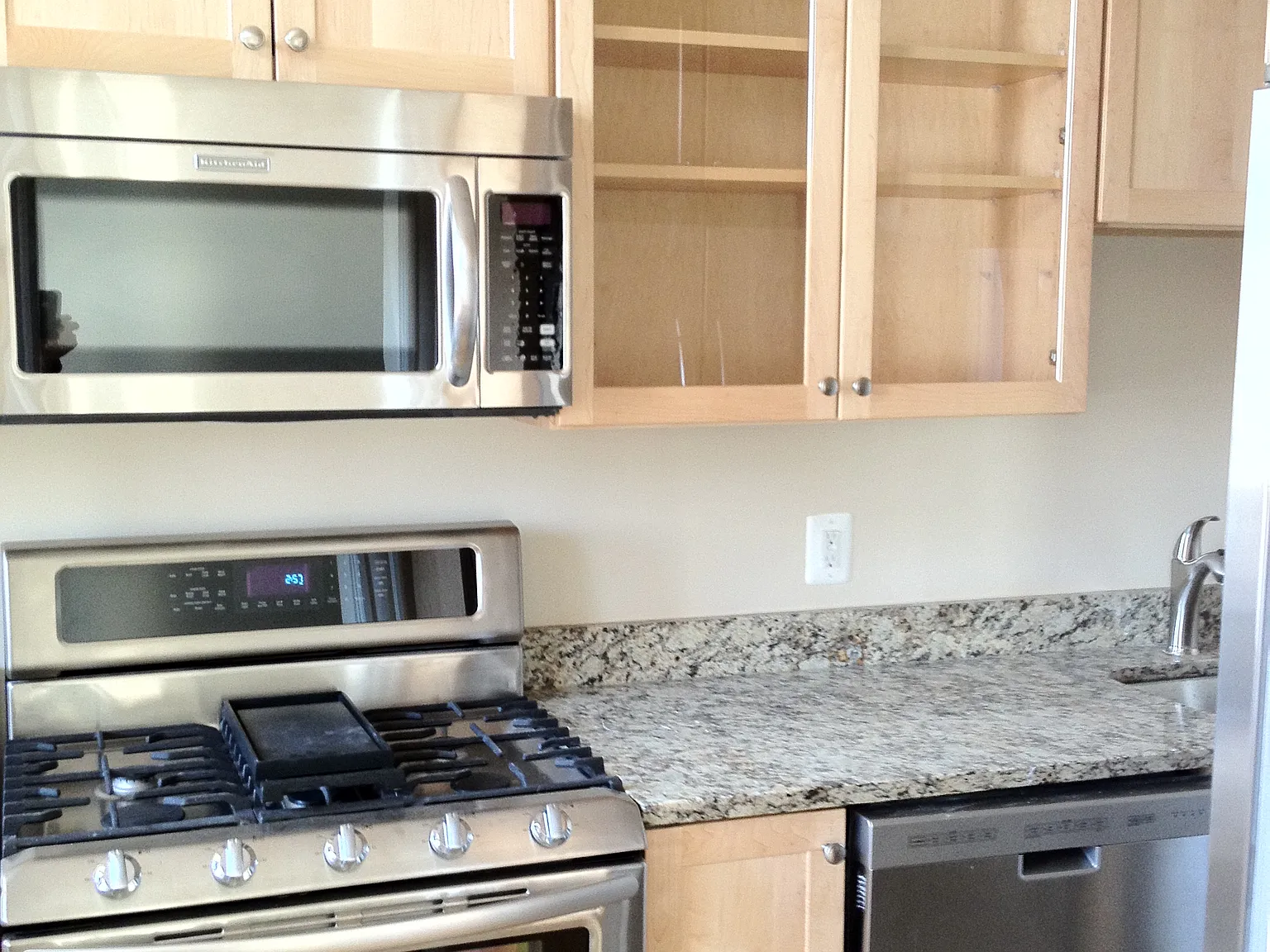 4 bed, 2000 sqft, $6,250 — Photo 2