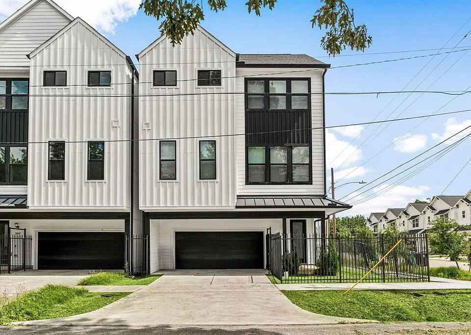 3369 Daphne St