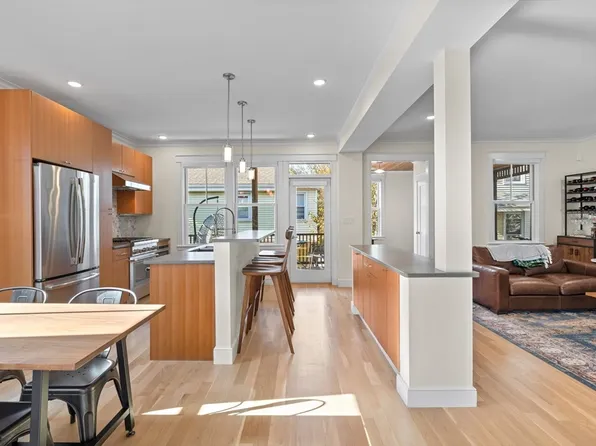 2 Village St #2, Somerville, MA 02143