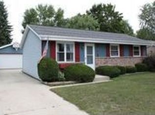 2016 Lenora Dr, West Bend, WI 53090