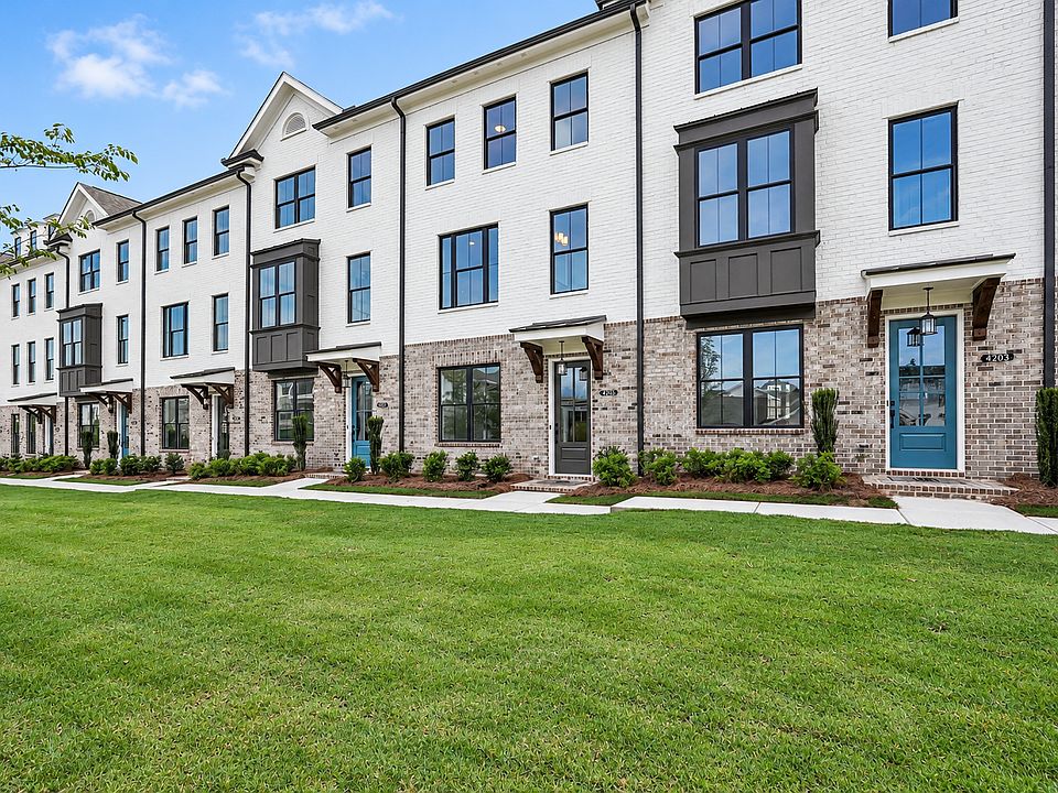 Millcroft - Townhome Streetscape - Glendale