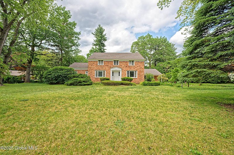 2nd image of 805 Karenwald Lane