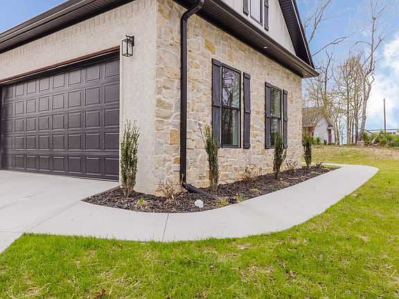 3rd image of 123 Murray Hill Pl