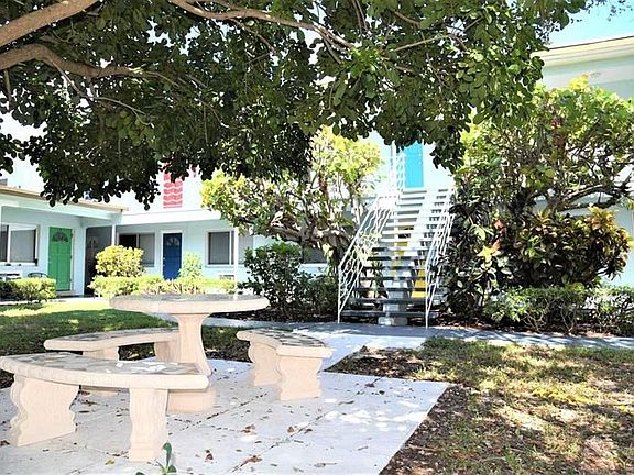 2nd image of 101 S Palmway APT 1