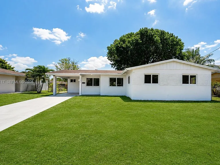 1530 NW 47th Ave — Photo 3