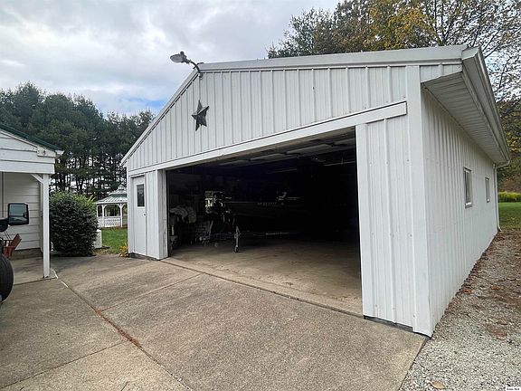 4th image of 21899 Sycamore Rd