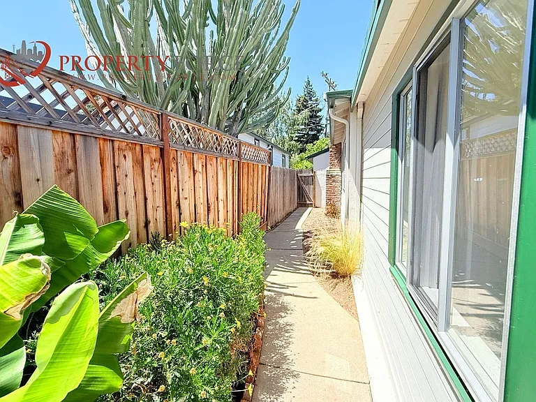1623 Howard Ave — Photo 40