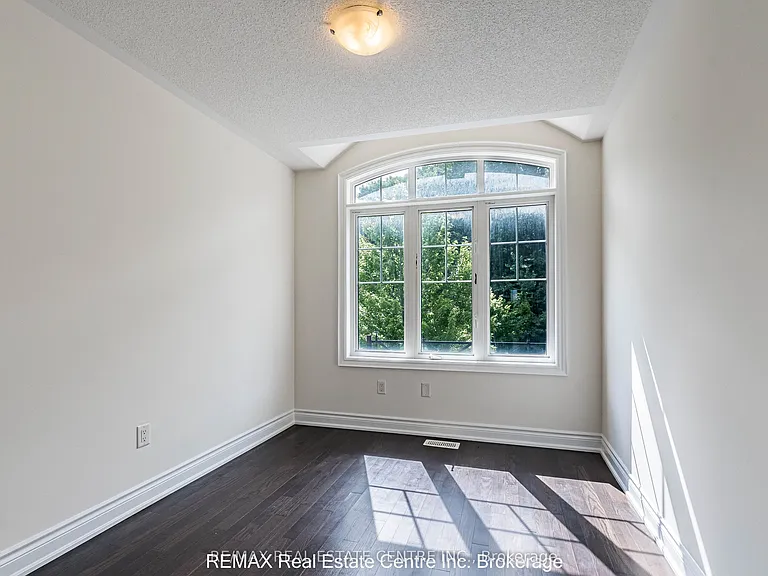 27 Lady Evelyn Cres — Photo 28
