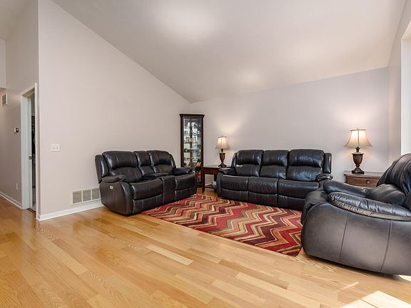 5th image of 7816 Wapiti St
