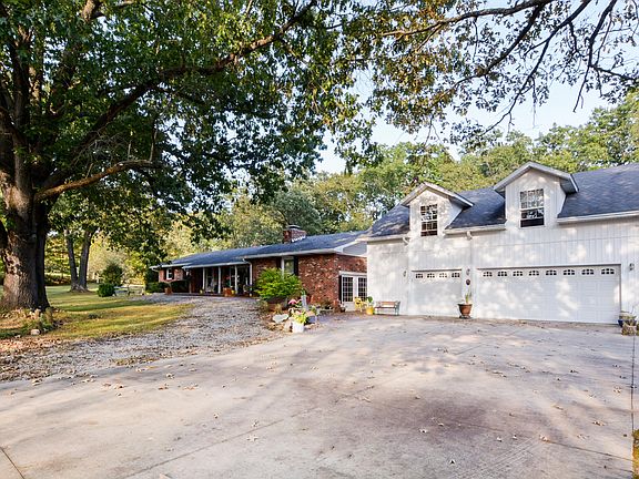 3rd image of 178 Garner Dr