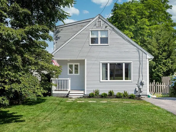 12 Ellen St, Bristol, RI 02809