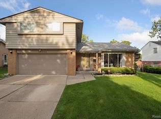 28432 Fontana Dr, Southfield, MI 48076