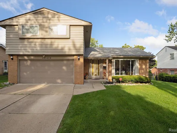 28432 Fontana Dr, Southfield, MI 48076