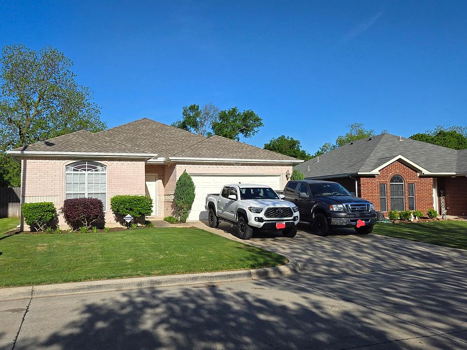 1st image of 416 Hollyberry Dr