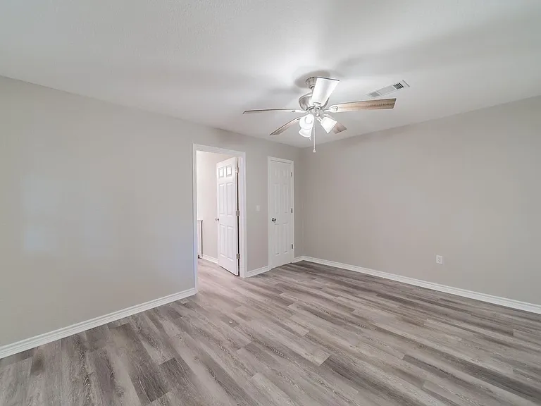 5739 Skylane Dr — Photo 25