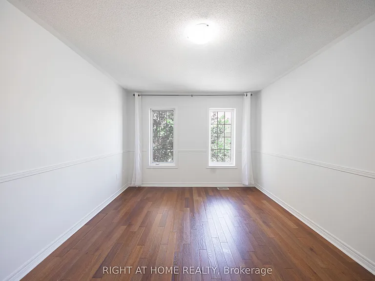 11 Amstel Ave — Photo 30
