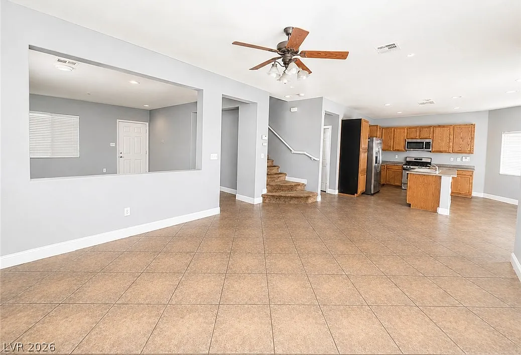 5 bed, 3.0 bath, 2761 sqft, $2,500 — Photo 2