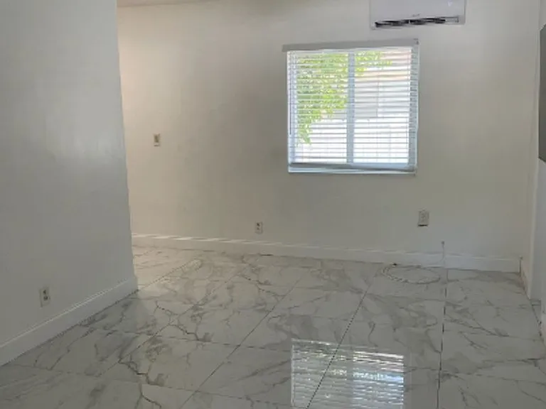 625 S 20th Ave — Photo 1