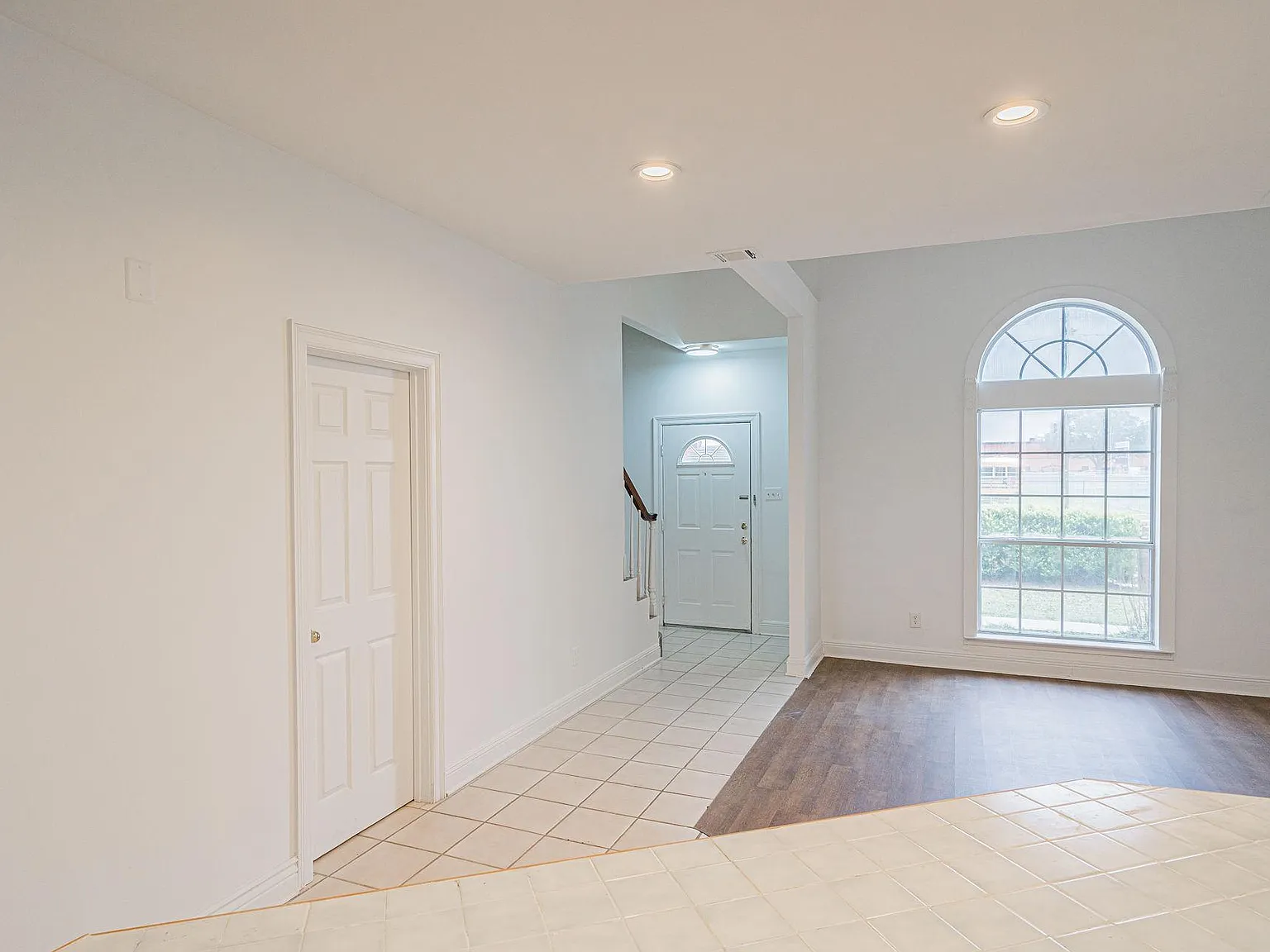 3 bed, 1976 sqft, $4,000 — Photo 4
