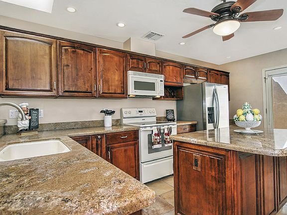 4th image of 7641 N Pinesview Dr