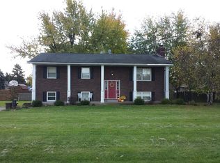 1040 Cosmos St NW, Hartville, OH 44632