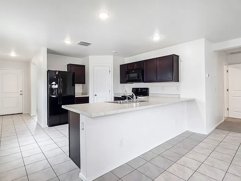 8562 S 253rd Ave — Photo 6