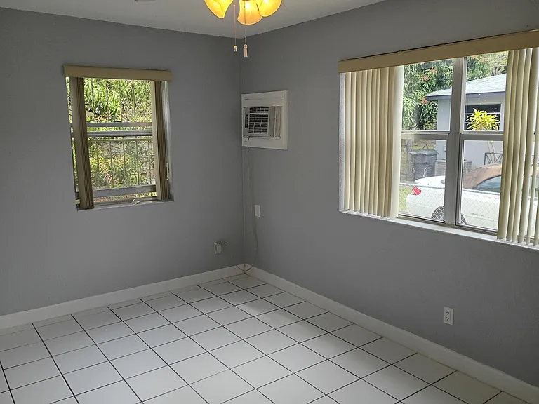 2221 Johnson St — Photo 8