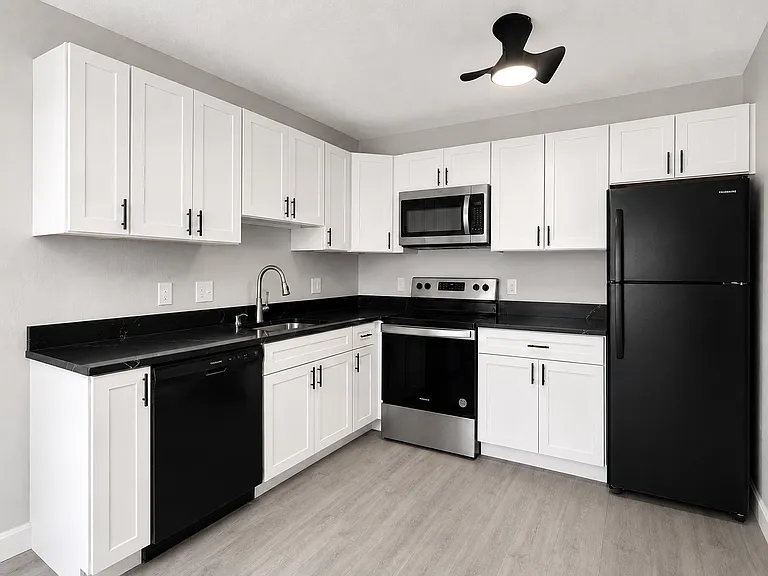 22 Irving St #15 — Photo 3