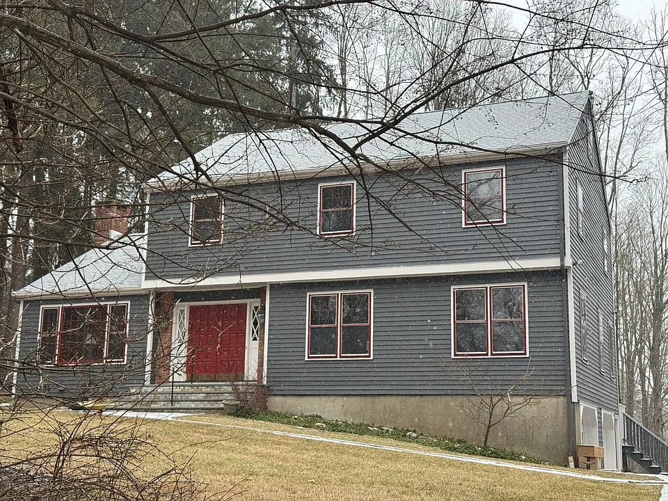 4 Pinecrest Dr