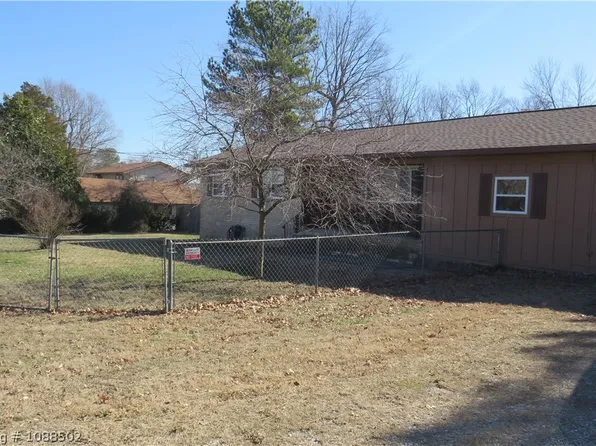 883 E Don Tyson Pkwy, Springdale, AR 72764