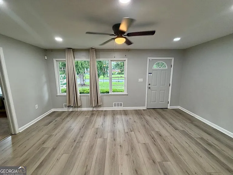2442 Antwerp Dr SE — Photo 2