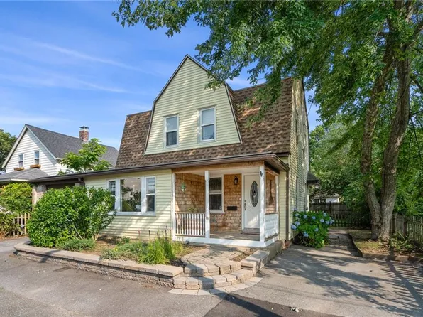 16 Allard St, Warwick, RI 02889