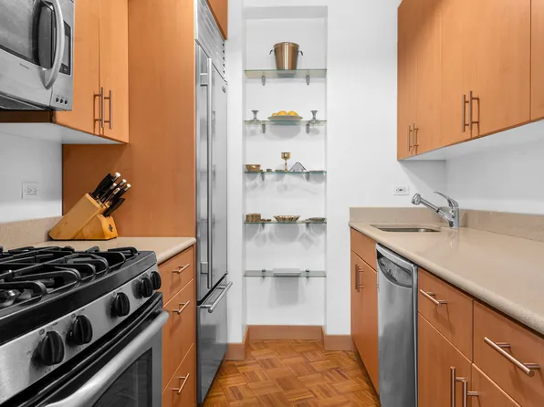 167 East 61st Street image 4 of 11