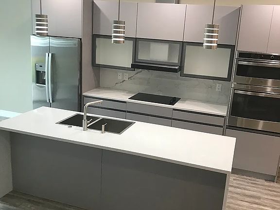 3rd image of 2033 Greenbriar Ter