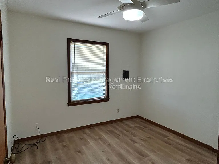 204 Wolf Ln — Photo 20