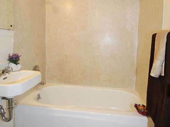 5th image of 2118 N 30th St APT 9