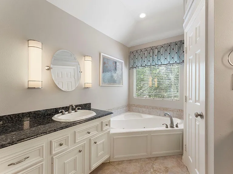 150 W Bristol Oak Cir — Photo 36