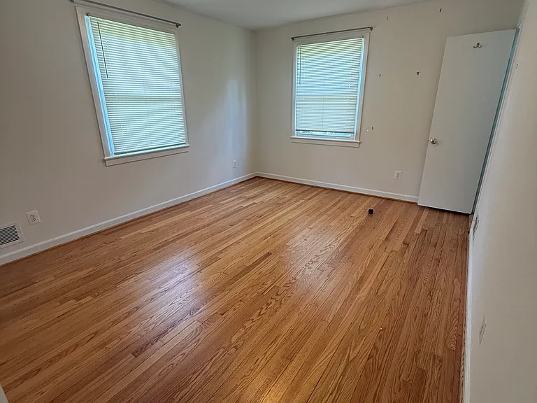 4325 Maple Ave — Photo 15