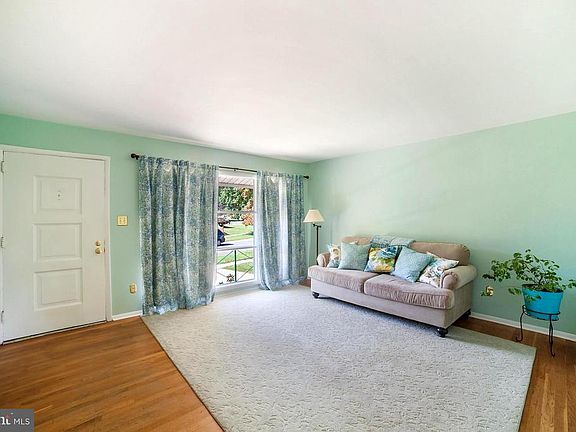 4th image of 13319 Oriental St