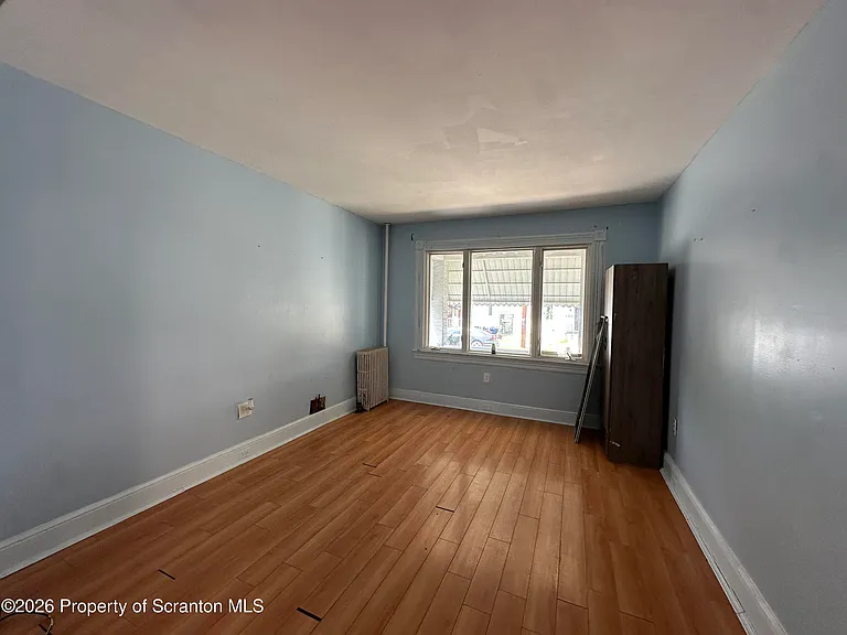 615 S Webster Ave — Photo 5