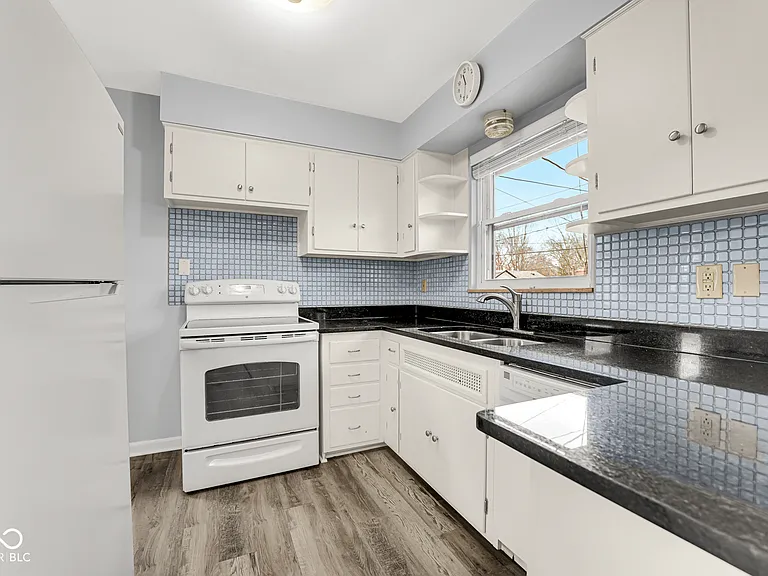 1420 Kessler Boulevard East Dr — Photo 14